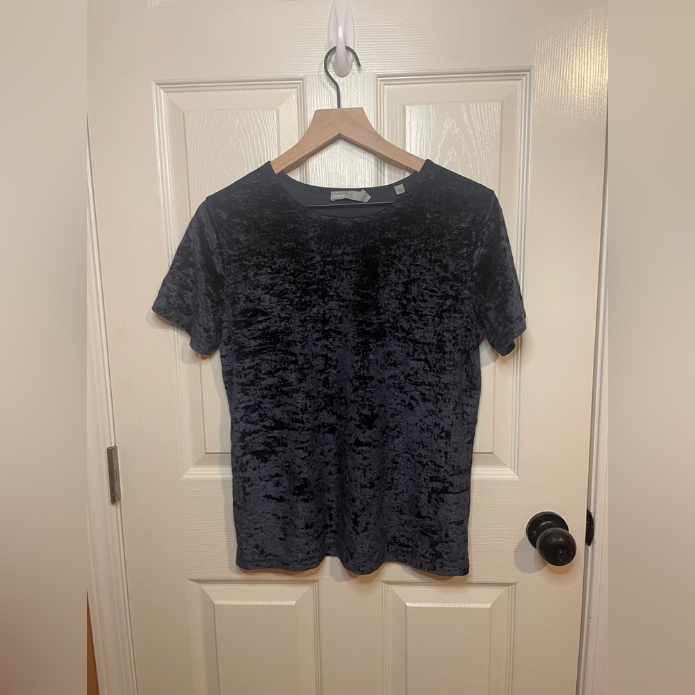 Vince Black Chic Velvet Top Size Medium - Picture 2 of 9